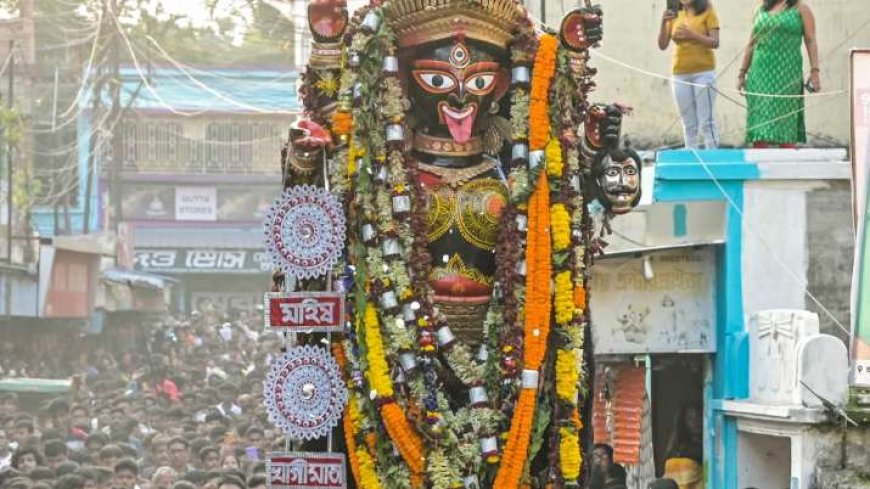 कटक में एवीपीगंगा: मूर्ति विसर्जन जुलूस के दौरान हुई झड़प, दुकान और गाड़ियों में भी तोड़फोड़