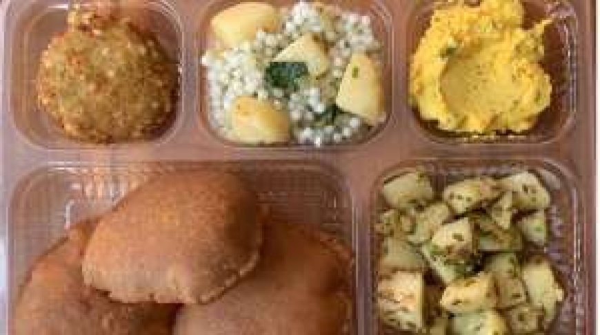 Indian Railways Free Food List: AVPGanga रेल यात्रियों को इन ट्रेनों में फ्री मिलता है खाना! देखें लिस्ट