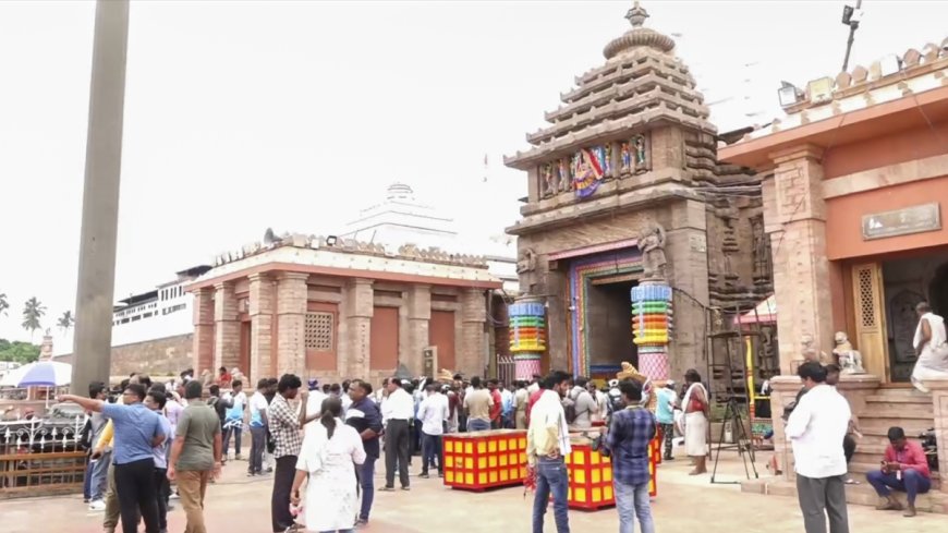 पुरी: श्री जगन्नाथ मंदिर के गर्भगृह का वीडियो वायरल, नाराज भक्तों ने पूछा- 'कैमरा कैसे अंदर गया, पुलिस क्या कर रही'