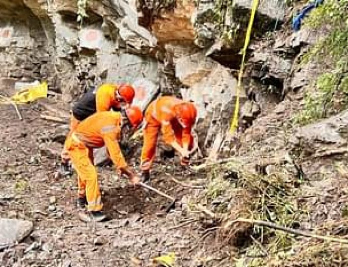 यमुनोत्री पैदल मार्ग पर रेस्क्यू ऑपरेशन हुआ शुरू, कुछ और लोगों के दबे होने की है आंशका