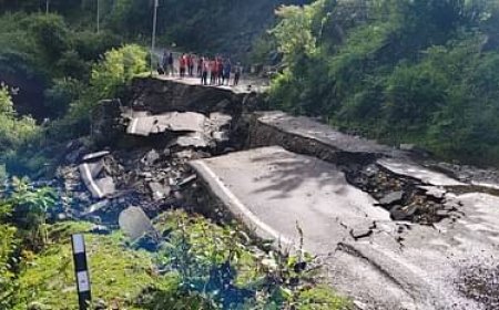 यमुनोत्री हाईवे: सप्ताह भर बाद भी वाहनों की आवाजाही नहीं शुरू, सिलाई बैंड के बीच हाईवे दुरुस्त करने की कोशिश