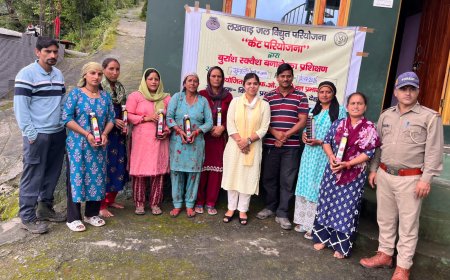 किंचित प्रयास फाउंडेशन और मसूरी वन प्रभाग के संयुक्त प्रयास से ग्रामीण महिलाएं हुईं आत्मनिर्भर -बुरांश स्क्वैश बनाने का प्रशिक्षण