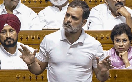 राहुल बोले- दम है तो PM कहें कि ट्रम्प झूठे:प्रियंका बोलीं- लोग सरकार भरोसे कश्मीर गए, सरकार ने उन्हें भगवान भरोसे छोड़ा