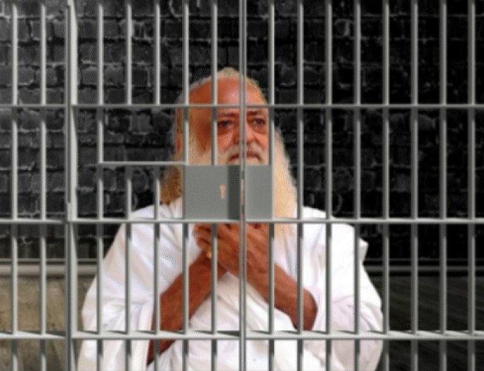 आसाराम की जमानत एक महीने और बढ़ाई गई:गुजरात हाईकोर्ट ने कहा– यह आखिरी एक्सटेंशन है, सुप्रीम कोर्ट ने मेडिकल ग्राउंड पर दी थी बेल