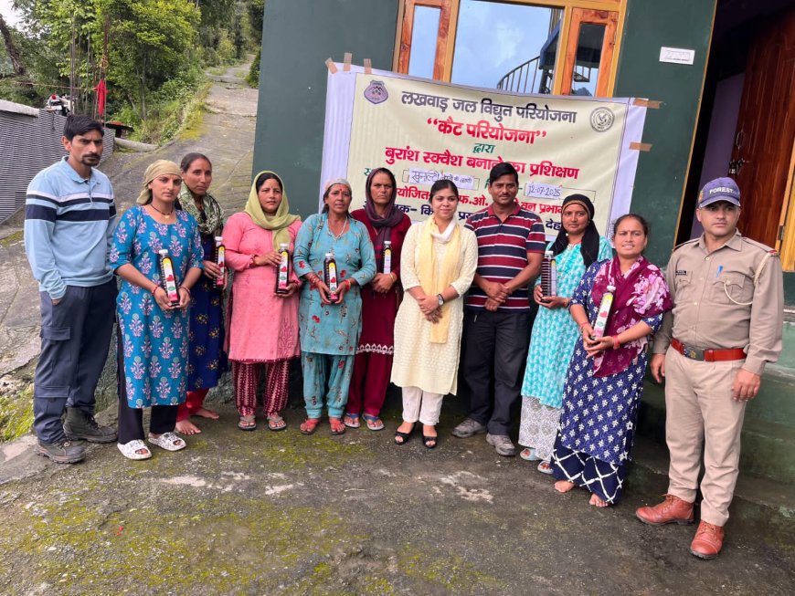 किंचित प्रयास फाउंडेशन और मसूरी वन प्रभाग के संयुक्त प्रयास से ग्रामीण महिलाएं हुईं आत्मनिर्भर -बुरांश स्क्वैश बनाने का प्रशिक्षण