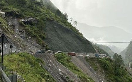 बदरीनाथ धाम और हेमकुंड साहिब की यात्रा पर रोक, मौसम को देखते हुए जिला प्रशासन ने लिया फैसला