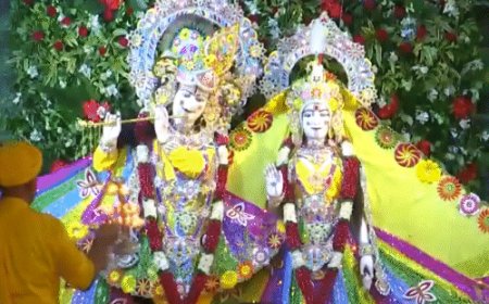 श्रीकृष्ण जन्माष्टमी:मथुरा में प्रकट हुए भगवान श्रीकृष्ण; 1008 कमल पुष्पों से अर्चन, 5 क्विंटल पंचामृत से अभिषेक हुआ