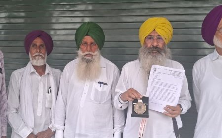 फरीदकोट में कारगिल सैनिक ने प्रशासन को लौटाया मेडल:सीएम से मुलाकात न करवाए जाने से नाराज; राष्ट्रपति और पीएम कर चुके सम्मानित