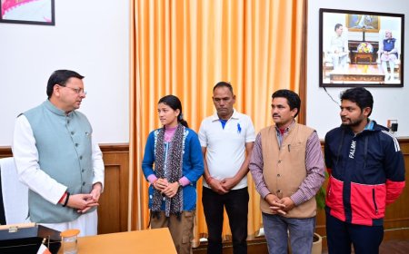 मुख्यमंत्री आदर्श ग्राम सारकोट की ग्राम प्रधान प्रियंका नेगी ने मुख्यमंत्री से भेंट की सरकोट के लिए इन सुविधाओं की मांग की