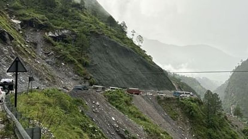बदरीनाथ धाम और हेमकुंड साहिब की यात्रा पर रोक, मौसम को देखते हुए जिला प्रशासन ने लिया फैसला