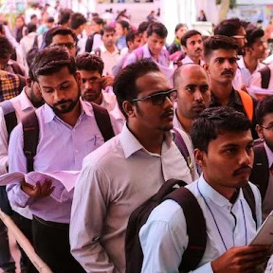 जुलाई में भारत की बेरोजगारी दर घटकर 5.2% हुई:बीते 3 महीनों में सबसे कम, गांव के मुकाबले शहरों में बेरोजगारी ज्यादा