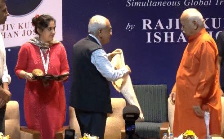 भागवत बोले- भारत आंख मूंदकर आगे नहीं बढ़ सकता:अमेरिकी टैरिफ और  H-1B वीजा फीस पर जो जरूरी हो करना चाहिए