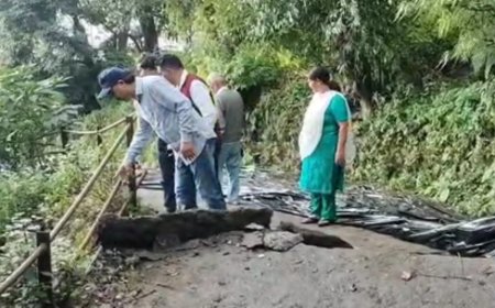 भारी बारिश से लगातार भूस्खलन, हर दिन 2 से 3 फीट नीचे धंस रही जमीन, मसूरी में घरों की हिलने लगी नींव