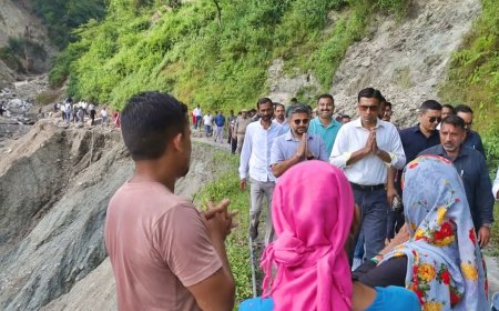 जिलाधिकारी सविन बंसल ने आपदाग्रस्त क्षेत्र में भीतरली, कंडरियाना क्षेत्र में भ्रमण कर क्षेत्रवासियों की समस्या को सुना