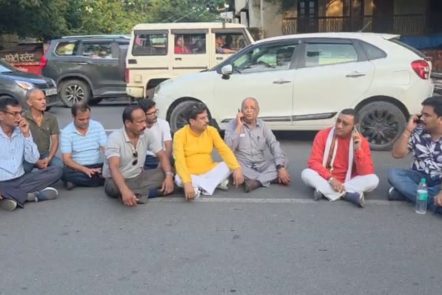 अपनी ही सरकार में धरना देने को मजबूर दिग्गज BJP विधायक! कोतवाली के सामने जमाया डेरा