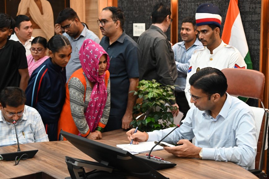 रेड अलर्ट निरंतर वर्षाः आपदा जैसे हालात; जन दर्शन में फिर भी पहुंचे 122 फरियादी