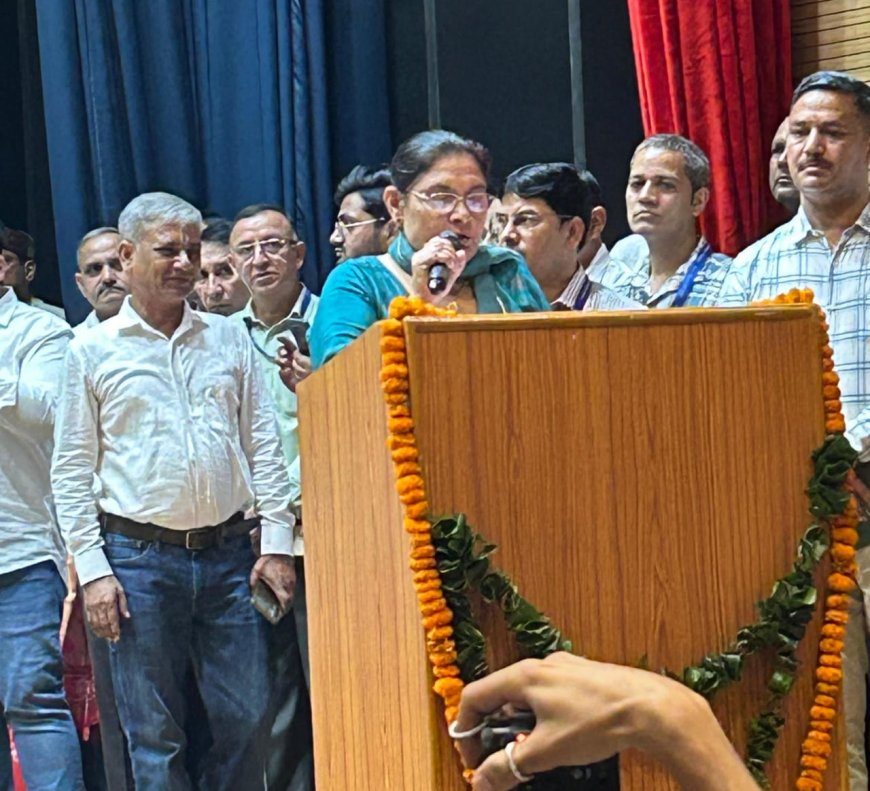 देहरादून में जिला पंचायत के नवनिर्वाचित अध्यक्ष, उपाध्यक्ष एवं सदस्यों का शपथ ग्रहण समारोह संपन्न