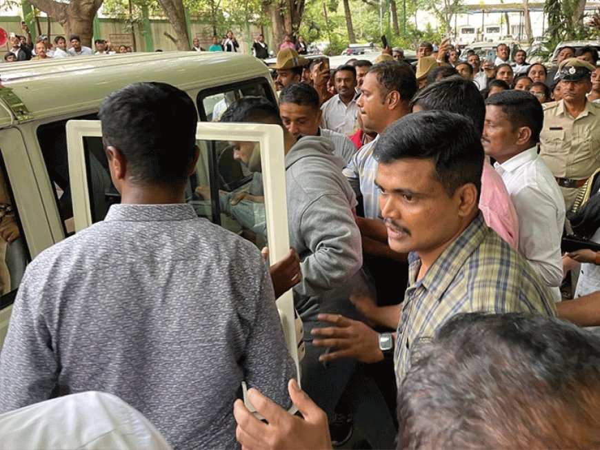 प्रज्वल रेवन्ना जेल लाइब्रेरी में काम करेगा:रोजाना ₹522 मिलेंगे; पूर्व PM देवगौड़ा का पोता रेप केस में उम्रकैद काट रहा