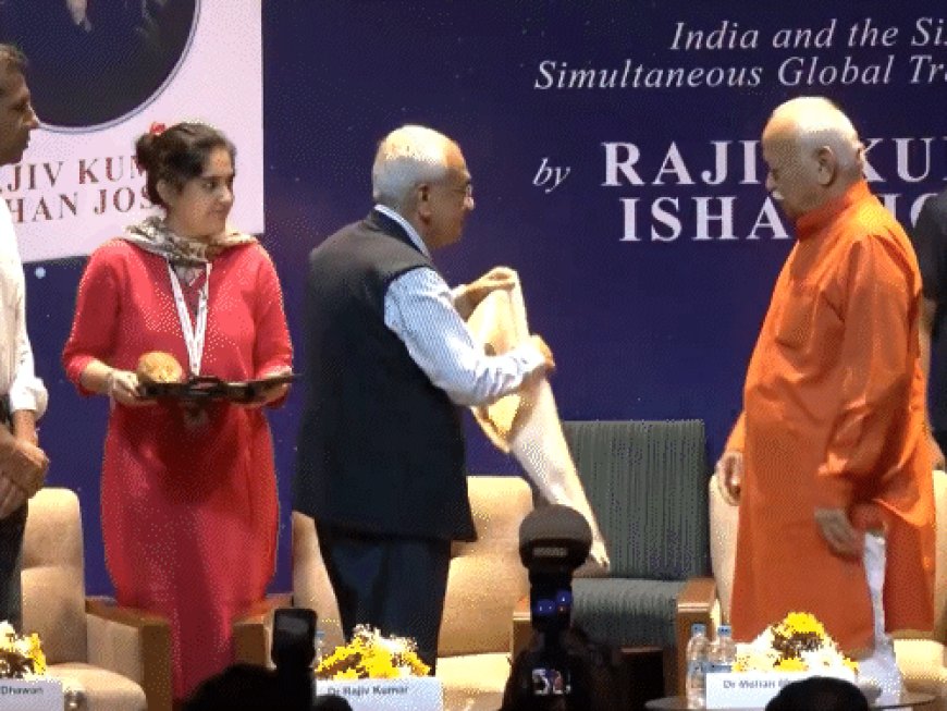 भागवत बोले- भारत आंख मूंदकर आगे नहीं बढ़ सकता:अमेरिकी टैरिफ और H-1B वीजा फीस पर जो जरूरी हो करना चाहिए