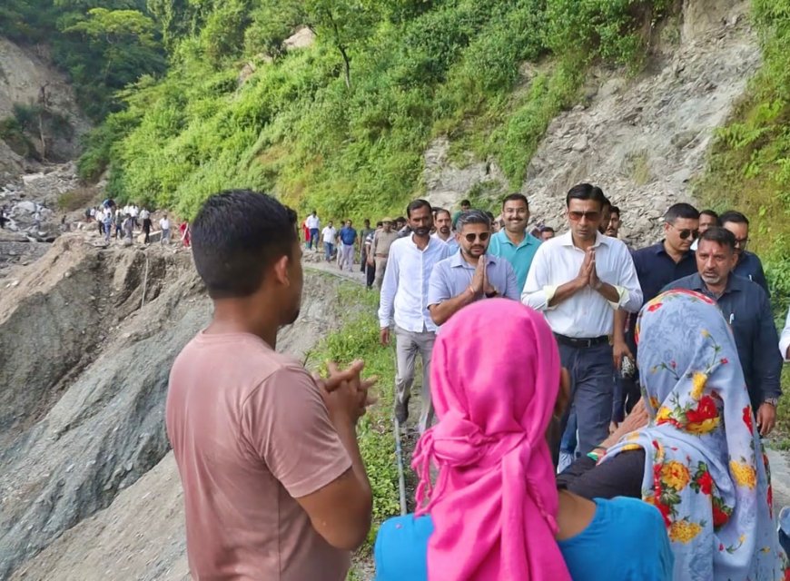 जिलाधिकारी सविन बंसल ने आपदाग्रस्त क्षेत्र में भीतरली, कंडरियाना क्षेत्र में भ्रमण कर क्षेत्रवासियों की समस्या को सुना