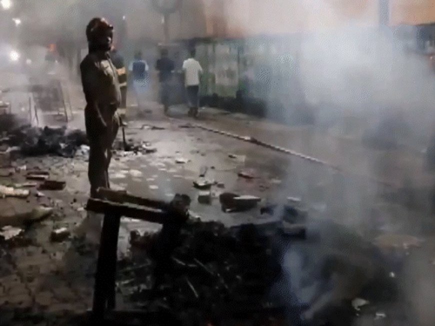 कटक में दुर्गा विसर्जन के दौरान हिंसा, 2 गुट भिड़े:गाड़ियां जलाईं, दुकानों में तोड़फोड़; इंटरनेट डाउन, VHP ने आज बंद बुलाया