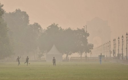 दिल्ली-NCR में पॉल्यूशन, सुप्रीम कोर्ट ने सरकार से रिपोर्ट मांगी:कहा- प्रदूषण रोकने के लिए क्या किया; दिवाली पर सिर्फ 9 AQI स्टेशन काम कर रहे थे