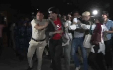 दिल्ली में एयर पॉल्यूशन का विरोध करने वाले अरेस्ट:लोग बोले- पब्लिक मर रही, कोई पॉलिसी नहीं; सरकार डेटा छिपा रही है