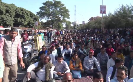 धामी कैबिनेट के फैसले से नाखुश उपनल कर्मचारी, उग्र आंदोलन की चेतावनी, भूख हड़ताल शुरू