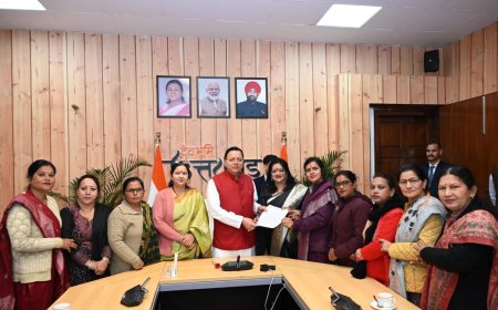 आंगनबाड़ी कार्यकर्ती सेविका मिनी कर्मचारी संगठन ने प्रदेश अध्यक्षा रेखा नेगी की अध्यक्षता में मुख्यमंत्री पुष्कर सिंह धामी से मुलाकात कर ज्ञापन दिया