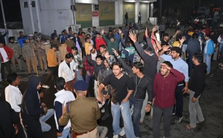 हल्द्वानी में गोवंश का कटा सिर मिलने पर बवाल, दुकानों में तोड़-फोड़, पुलिस ने किया लाठीचार्ज