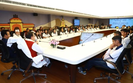 मुख्यमंत्री ने भारत दर्शन शैक्षिक भ्रमण कार्यक्रम के मेधावी छात्र-छात्राओं के साथ संवाद किया