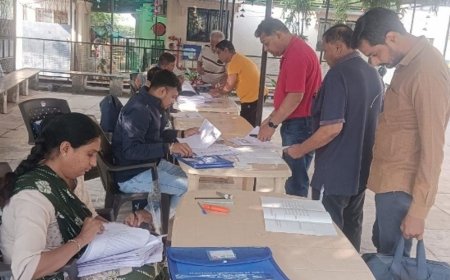 असम में BLO को आदेश- वोटरों की गलत फोटो बदलें:बिहार में मिले थे कुत्ते-बिल्ली के फोटो; राहुल बोले- SIR रिफॉर्म नहीं, थोपा हुआ जुल्म