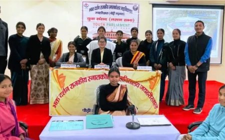 छात्राओं ने संभाली युवा संसद की कमान, पक्ष और विपक्ष में देखने को मिली तीखी बहस