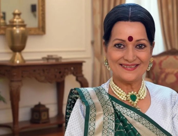 अभिनेत्री हिमानी शिवपुरी बोलीं…मेरे गांव की सड़क बनवा दो सरकार, समस्याएं गिनाईं