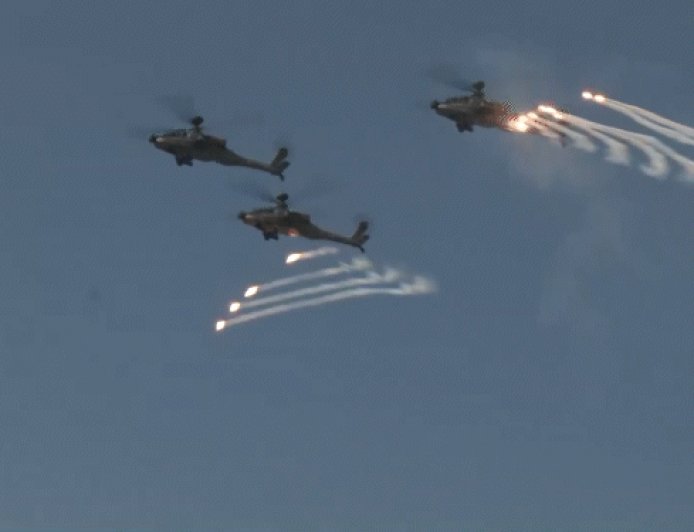 भारतीय वायुसेना का 93वां स्थापना दिवस:ब्रह्मपुत्र नदी के ऊपर लचित घाट पर 75 विमानों का फ्लाइंग डिस्प्ले; राफेल, सुखोई, तेजस ने बनाए 25 फॉर्मेशन