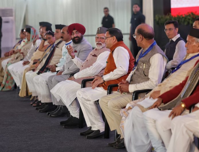 प्रधानमंत्री ने राज्य स्थापना की रजत जयंती पर एफआरआई, देहरादून में आयोजित विशेष कार्यक्रम में विभिन्न क्षेत्रों के हितधारकों से किया संवाद