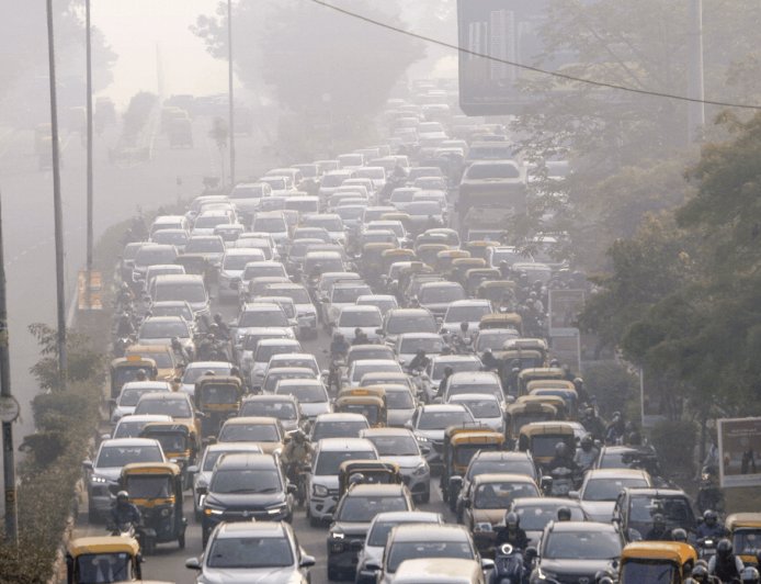 दिल्ली-NCR में पॉल्यूशन, सुप्रीम कोर्ट ने पंजाब-हरियाणा से रिपोर्ट मांगी:पूछा- पराली जलाने से रोकने क्या किया; GRAP-3 लागू लेकिन कोर्ट के बाहर खुदाई