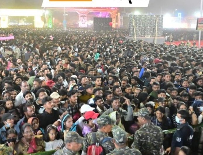 भास्कर अपडेट्स:सिंगर श्रेया घोषाल के कॉन्सर्ट में भगदड़ जैसे हालात, 2 लोग बेहोश; पुलिस बोली- स्थिति सामान्य