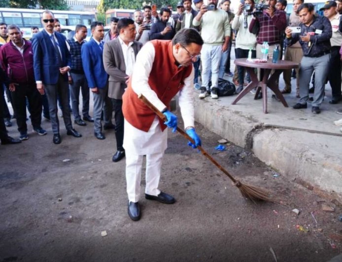 मुख्यमंत्री ने आईएसबीटी का किया औचक निरीक्षण अव्यवस्थाओं पर कड़ा रुख-एमडीडीए व परिवहन विभाग को दिए स्पष्ट निर्देश