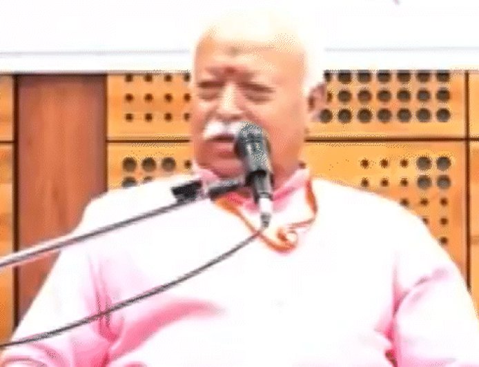 भागवत बोले- RSS किसी के खिलाफ नहीं:संघ न राजनीति करता है, न किसी संगठन को दूर से नियंत्रित करता है