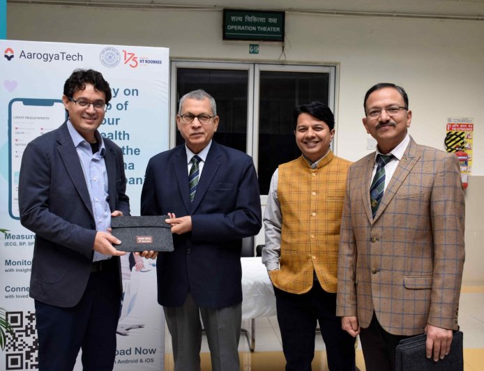 आईआईटी रुड़की के उप निदेशक प्रो. यू. पी. सिंह ने स्वास्थ्य निगरानी मंच का उद्घाटन किया