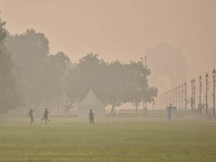 दिल्ली-NCR में पॉल्यूशन, सुप्रीम कोर्ट ने सरकार से रिपोर्ट मांगी:कहा- प्रदूषण रोकने के लिए क्या किया; दिवाली पर सिर्फ 9 AQI स्टेशन काम कर रहे थे