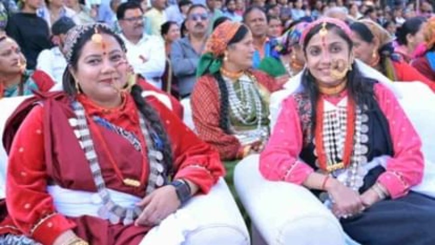 “मि उत्तराखंडी छौं” फैशन शो में छाईं मेयर और डीएम, पहाड़ी परिधान में दिखा अनोखा अंदाज