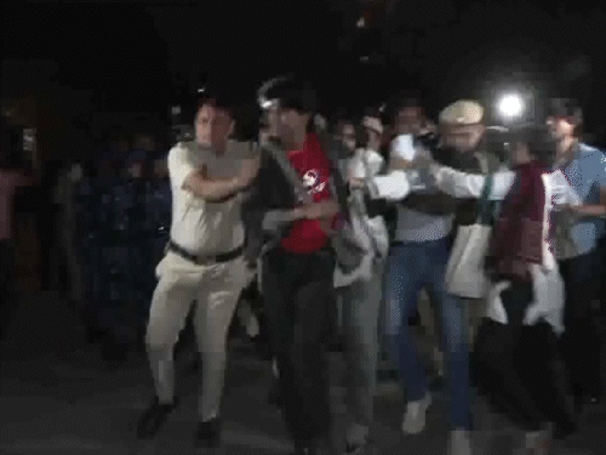 दिल्ली में एयर पॉल्यूशन का विरोध करने वाले अरेस्ट:लोग बोले- पब्लिक मर रही, कोई पॉलिसी नहीं; सरकार डेटा छिपा रही है