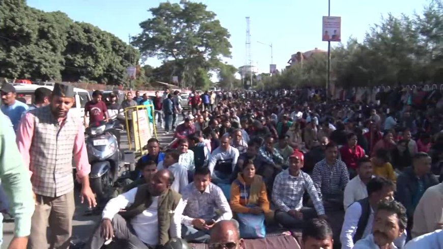 धामी कैबिनेट के फैसले से नाखुश उपनल कर्मचारी, उग्र आंदोलन की चेतावनी, भूख हड़ताल शुरू