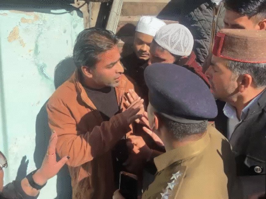 शिमला संजौली मस्जिद में बाहरी मुस्लिमों की एंट्री रोकी:महिलाओं ने लौटाया जत्था, तनाव पर पुलिस तैनात, 16 साल पुराने विवाद से जुड़ा मामला