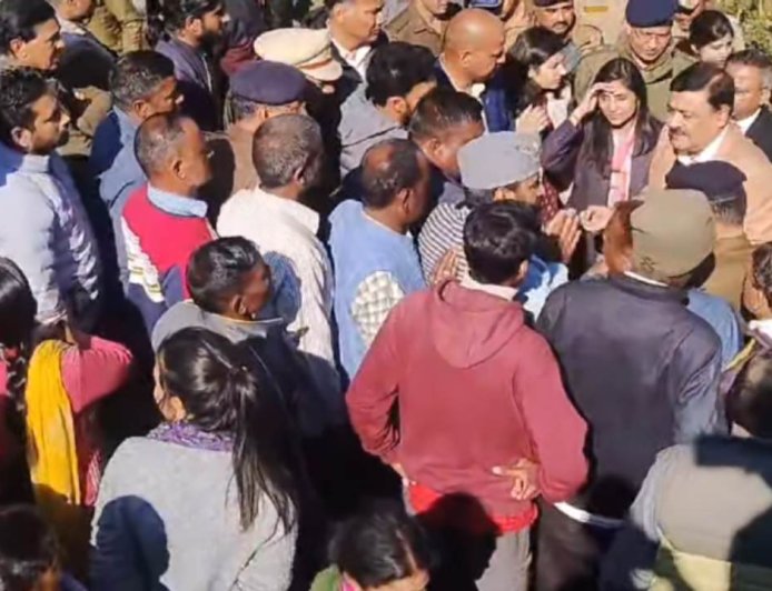 पौड़ी में गुलदार का आतंक जारी, इधर सांत्वना दे रहे थे अधिकारी, उधर पास के गांव में गुलदार ने बकरी को बनाया निवाला