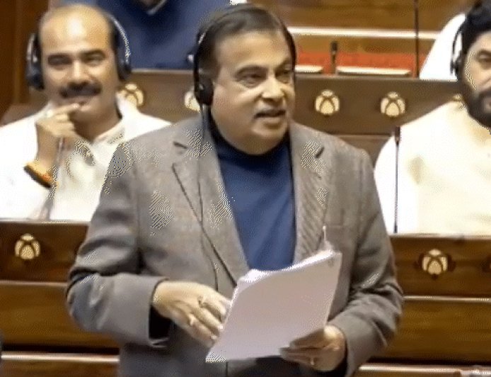 हर साल 5 लाख सड़क हादसों में 1.8 लाख मौतें:इनमें 18-34 की उम्र के युवा ज्यादा; सरकार 10 मिनट में एंबुलेंस पहुंचाने की योजना लाएगी