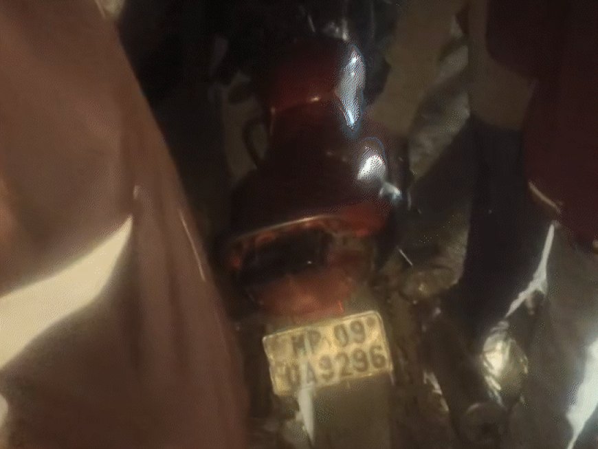 उज्जैन में नदी में कूदे युवक-युवती:मौके पर बाइक-मोबाइल, लेडीज चप्पलें मिलीं; अंधेरे की वजह से रुका रेस्क्यू