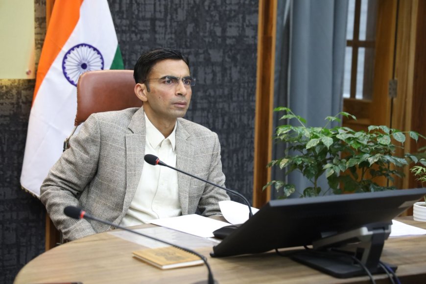 राजमार्गों पर सार्वजनिक स्थानों पर फैले कूड़े-कचरे पर जिलाधिकारी की सख्ती आपराधिक नोटिस जारी